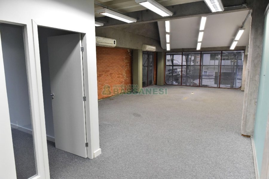 Loja com 2287m², no bairro Centro em Caxias do Sul para Alugar
