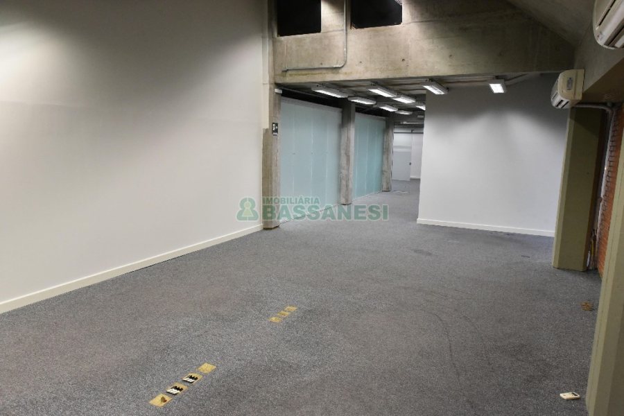 Loja com 2287m², no bairro Centro em Caxias do Sul para Alugar
