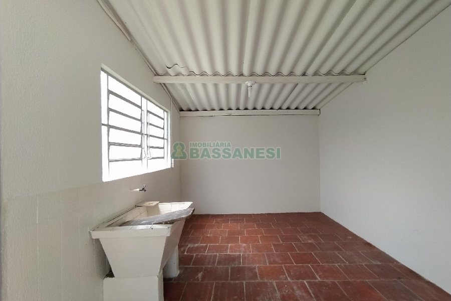Casa com 82m², 3 dormitórios, 2 vagas, no bairro Lourdes em Caxias do Sul para Alugar