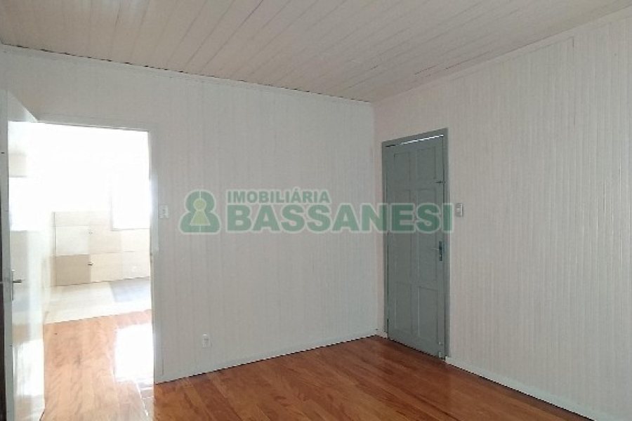 Casa com 82m², 3 dormitórios, 2 vagas, no bairro Lourdes em Caxias do Sul para Alugar