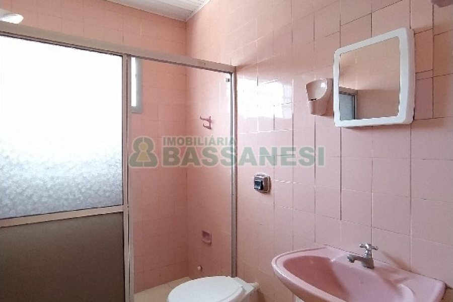 Casa com 82m², 3 dormitórios, 2 vagas, no bairro Lourdes em Caxias do Sul para Alugar