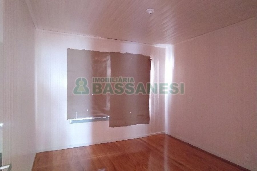 Casa com 82m², 3 dormitórios, 2 vagas, no bairro Lourdes em Caxias do Sul para Alugar