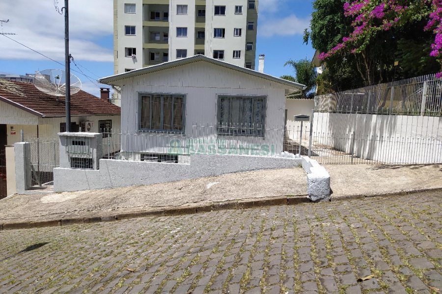 Casa com 82m², 3 dormitórios, 2 vagas, no bairro Lourdes em Caxias do Sul para Alugar