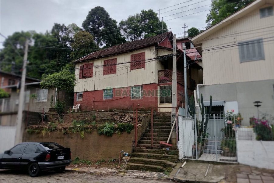 Casa, 4 dormitórios, no bairro São Leopoldo em Caxias do Sul para Comprar