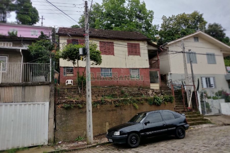 Casa, 4 dormitórios, no bairro São Leopoldo em Caxias do Sul para Comprar