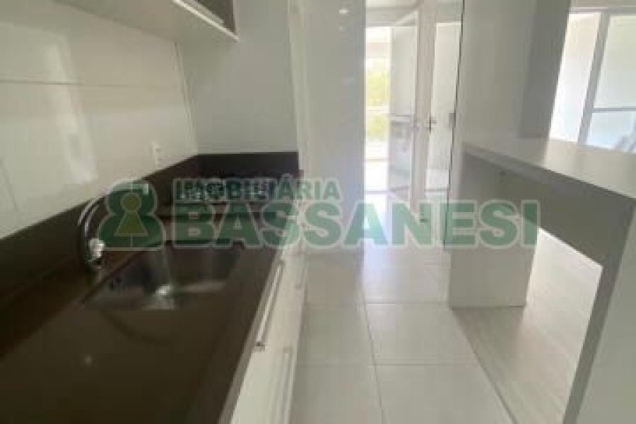 Apartamento com 89m², 2 dormitórios, 2 vagas, no bairro Sanvitto em Caxias do Sul para Comprar