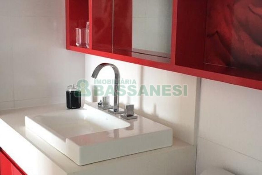 Apartamento com 108m², 3 dormitórios, 2 vagas, no bairro Medianeira em Caxias do Sul para Comprar