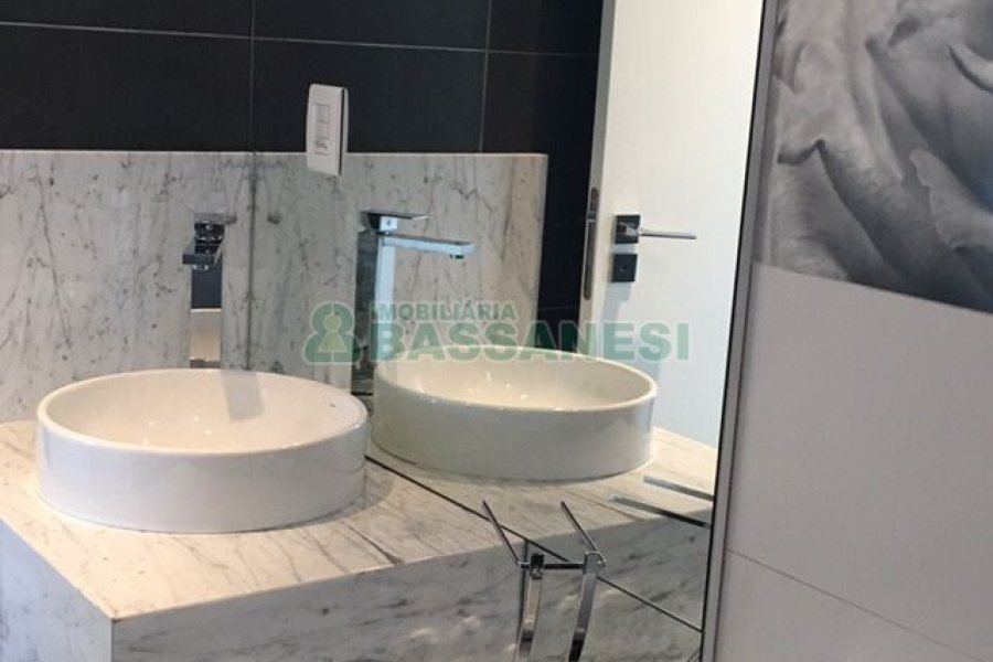 Apartamento com 108m², 3 dormitórios, 2 vagas, no bairro Medianeira em Caxias do Sul para Comprar