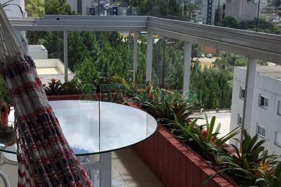 Apartamento com 108m², 3 dormitórios, 2 vagas, no bairro Medianeira em Caxias do Sul para Comprar