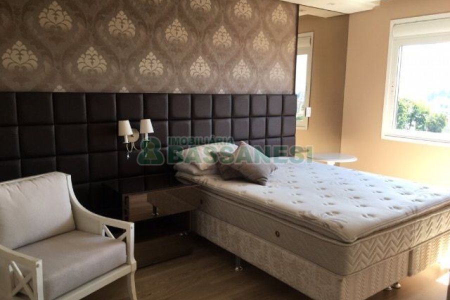 Apartamento com 108m², 3 dormitórios, 2 vagas, no bairro Medianeira em Caxias do Sul para Comprar