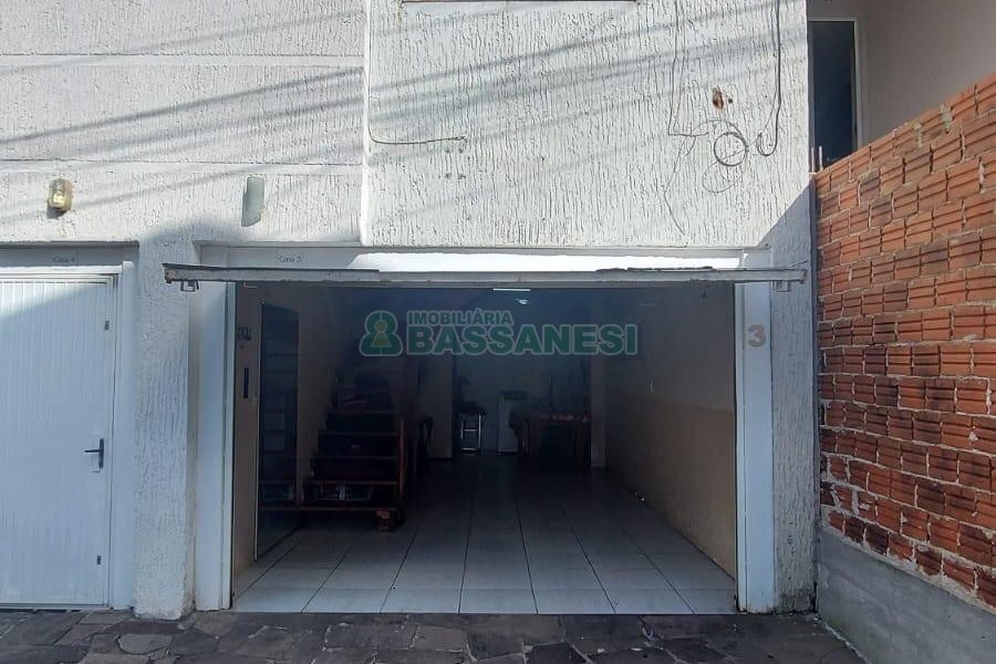 Sobrado com 85m², 2 dormitórios, 2 vagas, no bairro Salgado Filho em Caxias do Sul para Comprar