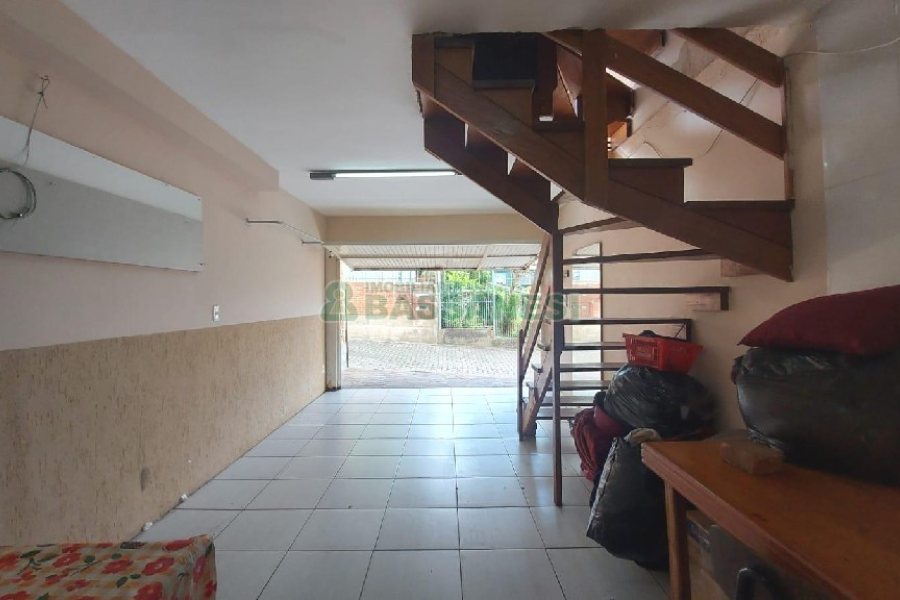 Sobrado com 85m², 2 dormitórios, 2 vagas, no bairro Salgado Filho em Caxias do Sul para Comprar