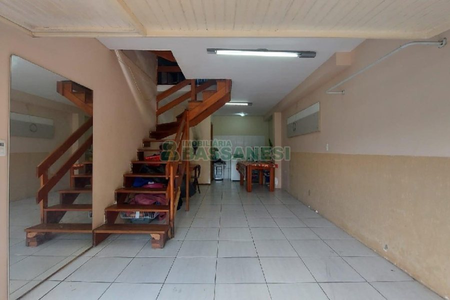 Sobrado com 85m², 2 dormitórios, 2 vagas, no bairro Salgado Filho em Caxias do Sul para Comprar