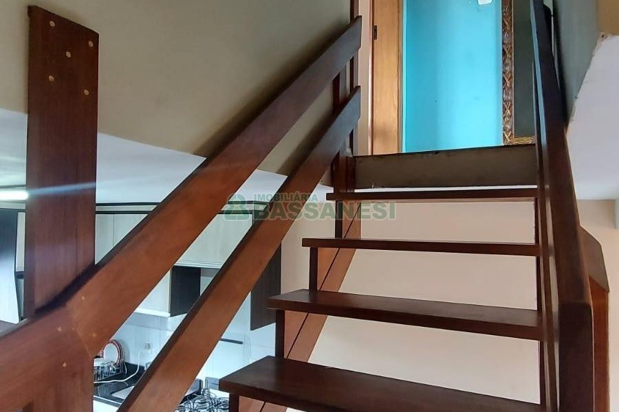 Sobrado com 85m², 2 dormitórios, 2 vagas, no bairro Salgado Filho em Caxias do Sul para Comprar