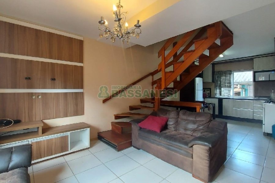 Sobrado com 85m², 2 dormitórios, 2 vagas, no bairro Salgado Filho em Caxias do Sul para Comprar