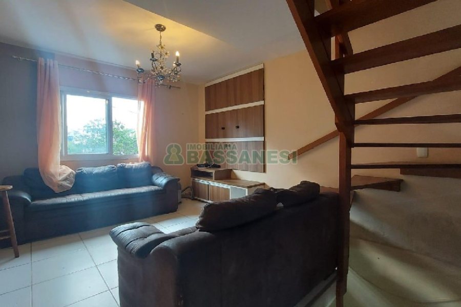 Sobrado com 85m², 2 dormitórios, 2 vagas, no bairro Salgado Filho em Caxias do Sul para Comprar