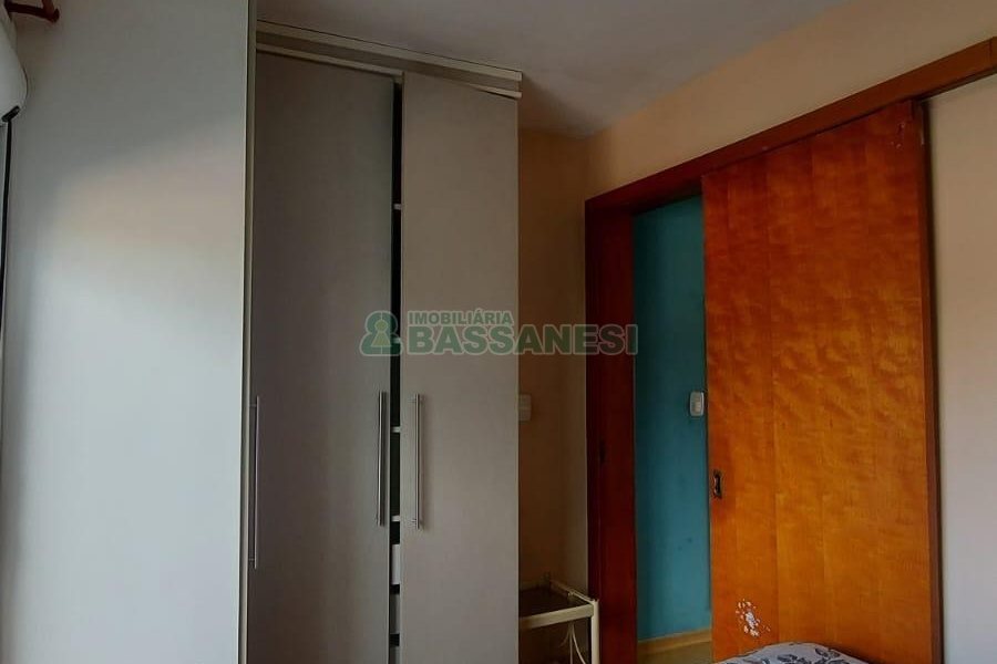 Sobrado com 85m², 2 dormitórios, 2 vagas, no bairro Salgado Filho em Caxias do Sul para Comprar