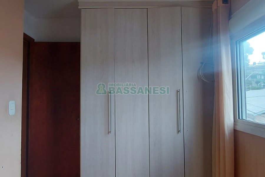 Sobrado com 85m², 2 dormitórios, 2 vagas, no bairro Salgado Filho em Caxias do Sul para Comprar