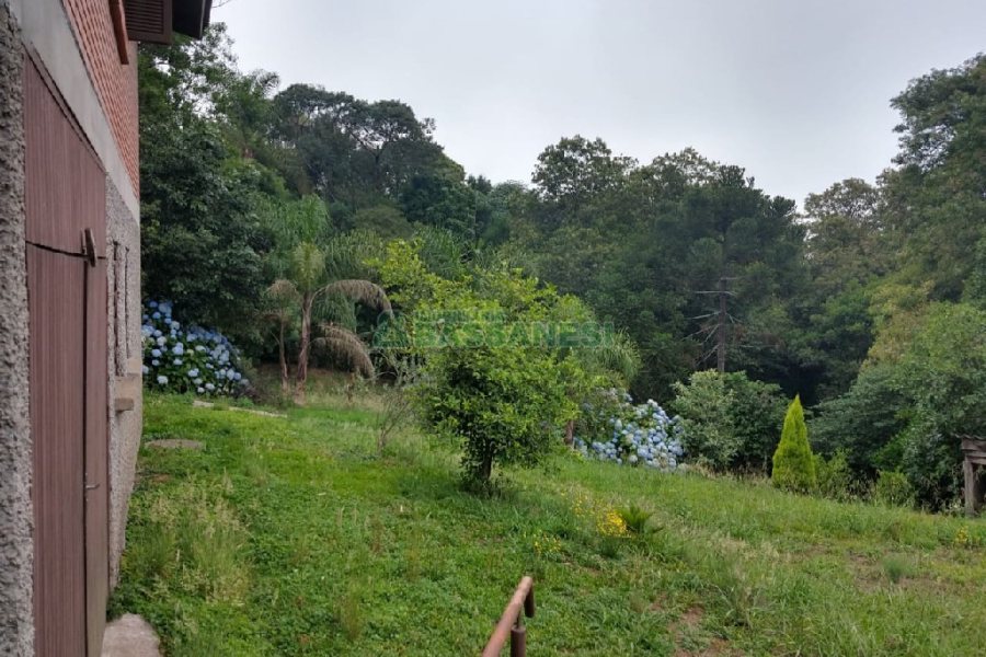 Chácara com 200m², 3 dormitórios, 1 vaga, no bairro Ana Rech em Caxias do Sul para Comprar