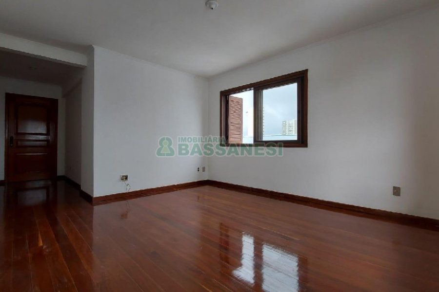 Apartamento com 130m², 3 dormitórios, 1 vaga, no bairro Lourdes em Caxias do Sul para Alugar