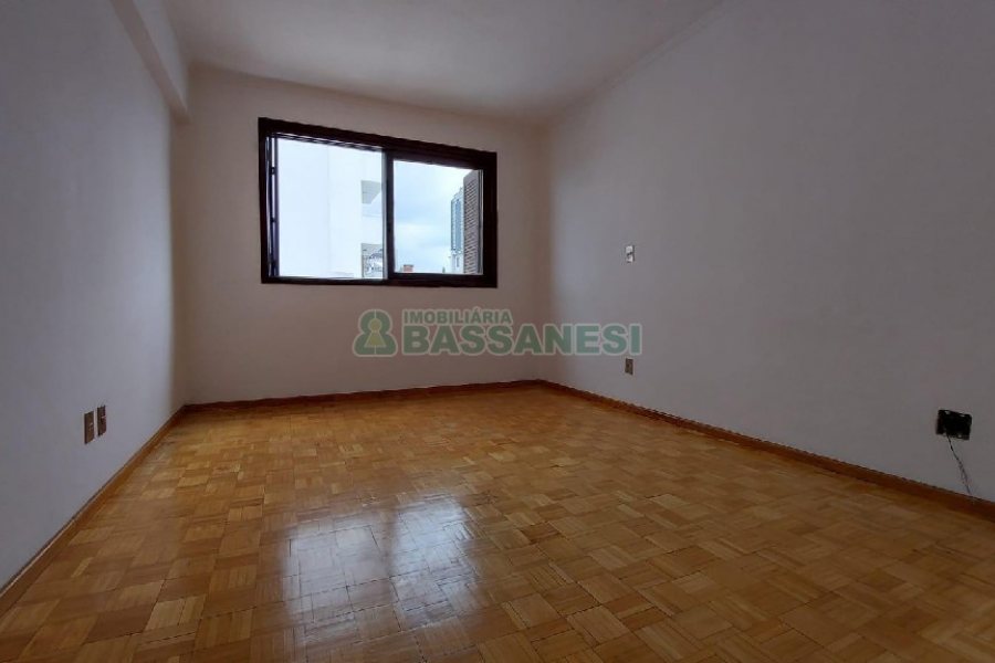 Apartamento com 130m², 3 dormitórios, 1 vaga, no bairro Lourdes em Caxias do Sul para Alugar