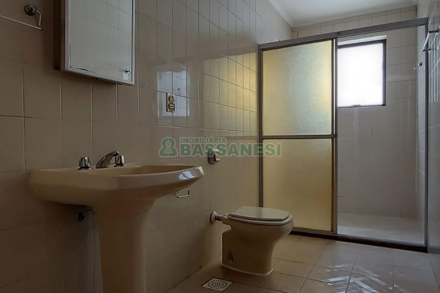 Apartamento com 130m², 3 dormitórios, 1 vaga, no bairro Lourdes em Caxias do Sul para Alugar