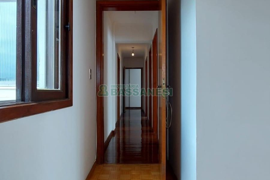 Apartamento com 130m², 3 dormitórios, 1 vaga, no bairro Lourdes em Caxias do Sul para Alugar