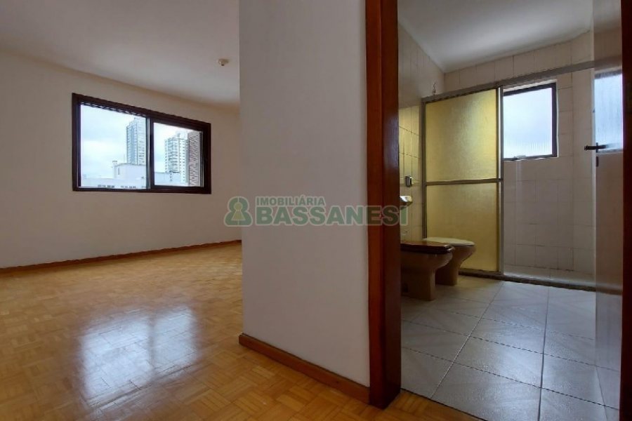 Apartamento com 130m², 3 dormitórios, 1 vaga, no bairro Lourdes em Caxias do Sul para Alugar