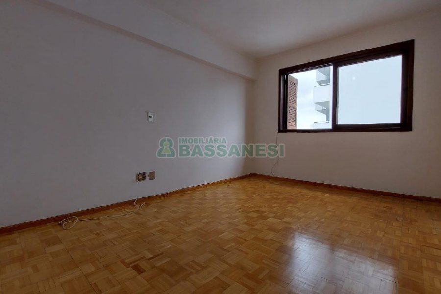 Apartamento com 130m², 3 dormitórios, 1 vaga, no bairro Lourdes em Caxias do Sul para Alugar