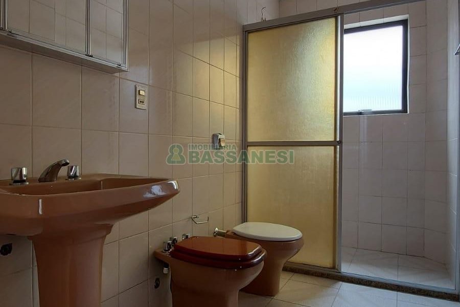 Apartamento com 130m², 3 dormitórios, 1 vaga, no bairro Lourdes em Caxias do Sul para Alugar