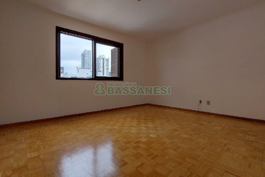 Apartamento com 130m², 3 dormitórios, 1 vaga, no bairro Lourdes em Caxias do Sul para Alugar