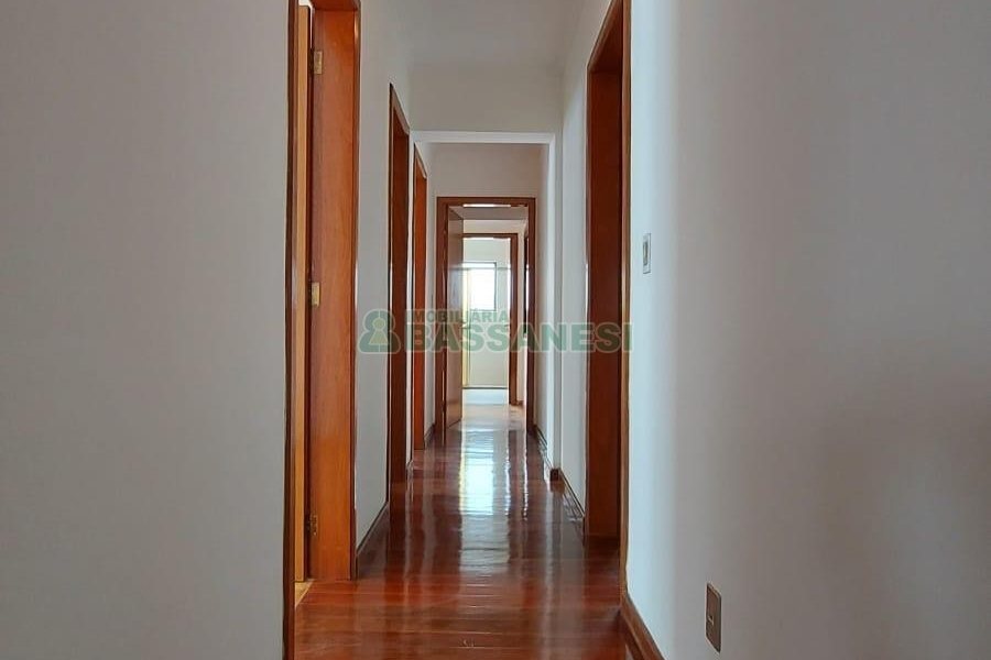 Apartamento com 130m², 3 dormitórios, 1 vaga, no bairro Lourdes em Caxias do Sul para Alugar