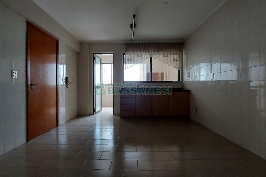 Apartamento com 130m², 3 dormitórios, 1 vaga, no bairro Lourdes em Caxias do Sul para Alugar