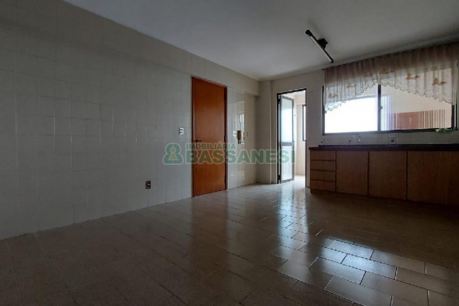 Apartamento com 130m², 3 dormitórios, 1 vaga, no bairro Lourdes em Caxias do Sul para Alugar