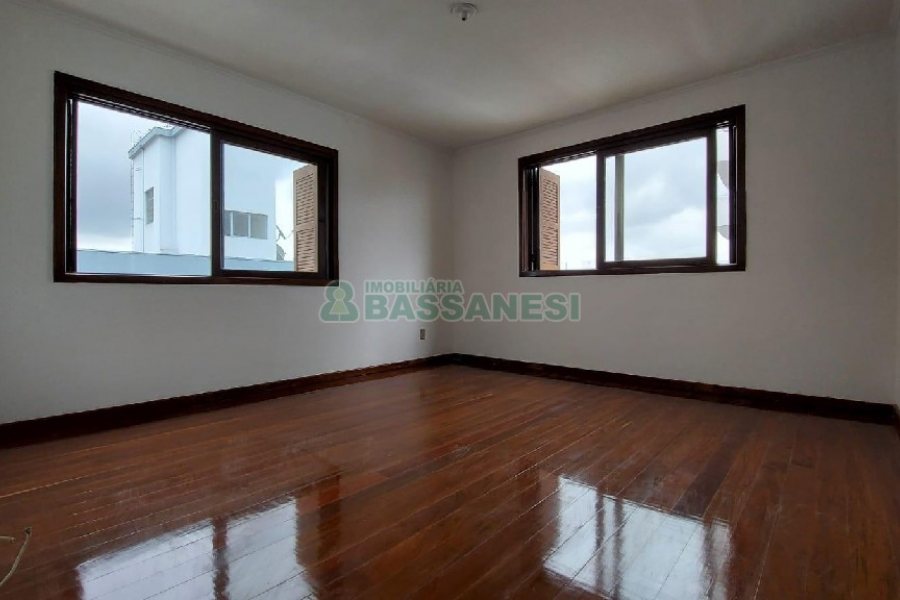 Apartamento com 130m², 3 dormitórios, 1 vaga, no bairro Lourdes em Caxias do Sul para Alugar
