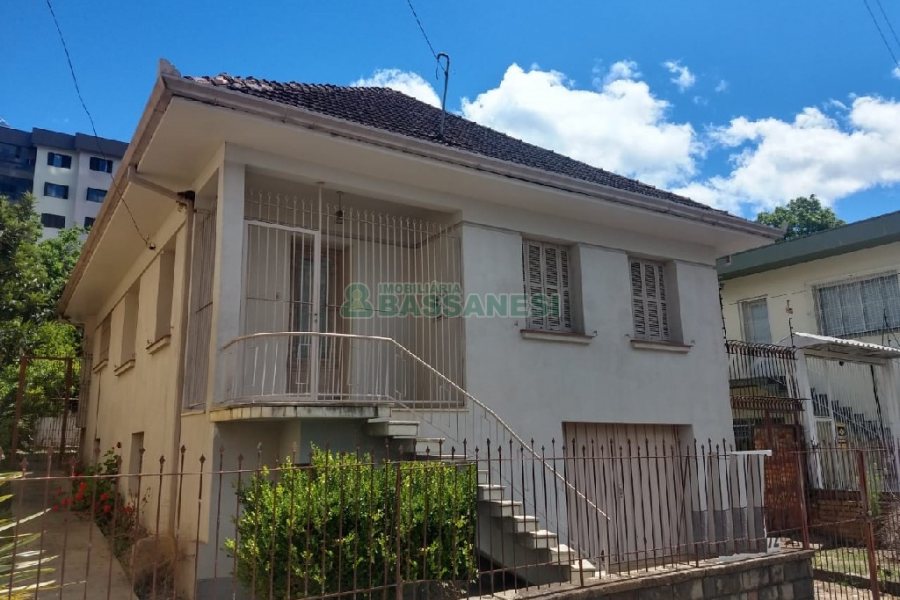 Casa com 200m², 3 dormitórios, 2 vagas, no bairro Santa Catarina em Caxias do Sul para Comprar