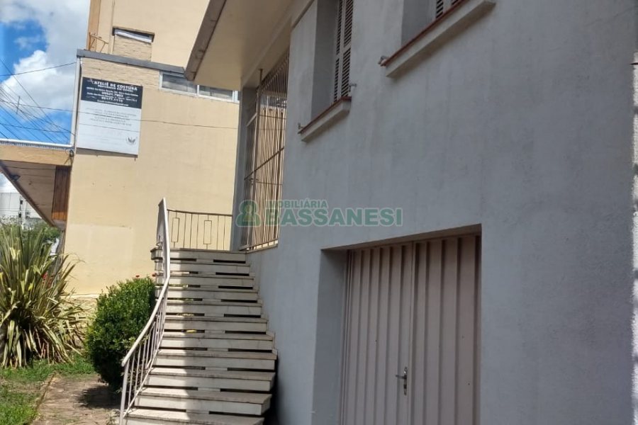 Casa com 200m², 3 dormitórios, 2 vagas, no bairro Santa Catarina em Caxias do Sul para Comprar