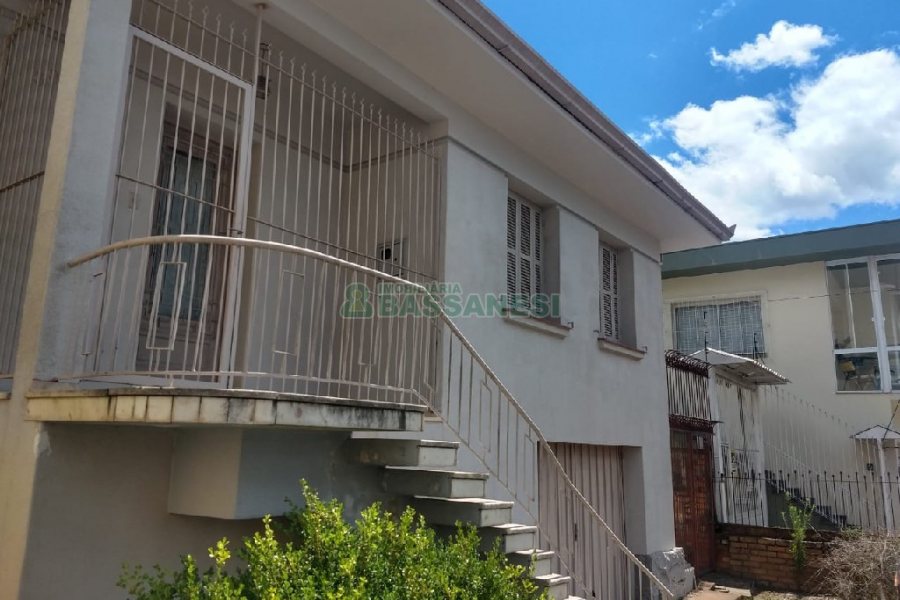 Casa com 200m², 3 dormitórios, 2 vagas, no bairro Santa Catarina em Caxias do Sul para Comprar