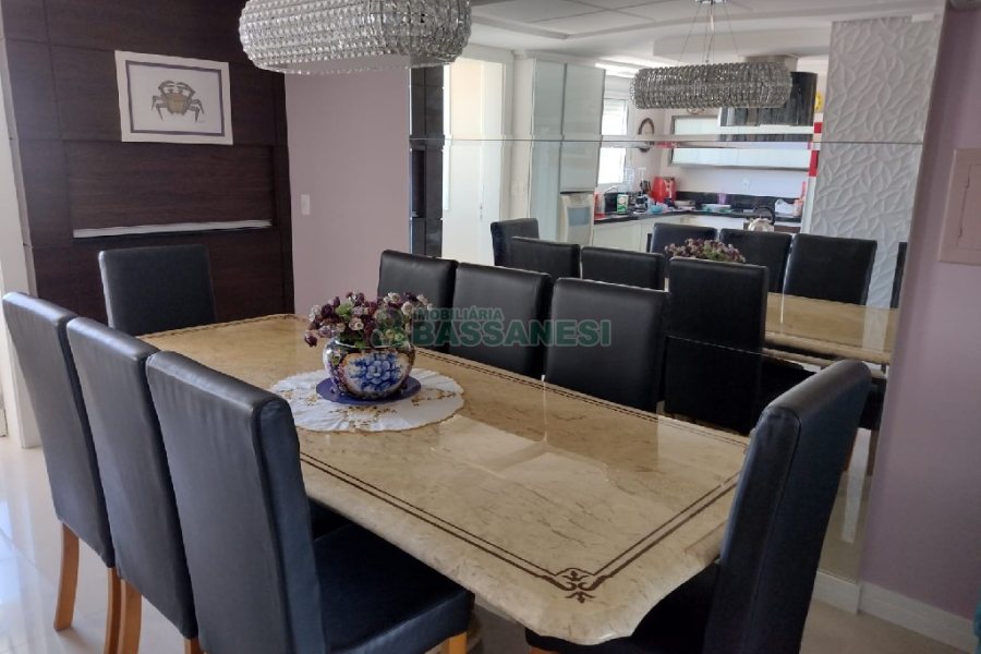 Apartamento com 186m², 3 dormitórios, 4 vagas, no bairro Pio X em Caxias do Sul para Comprar