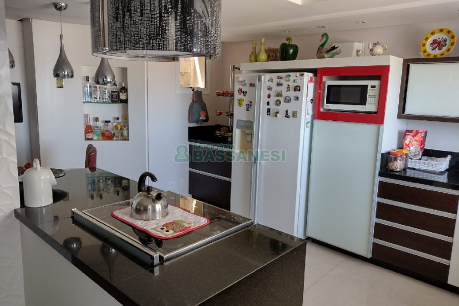 Apartamento com 186m², 3 dormitórios, 4 vagas, no bairro Pio X em Caxias do Sul para Comprar