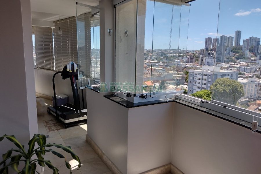 Apartamento com 186m², 3 dormitórios, 4 vagas, no bairro Pio X em Caxias do Sul para Comprar