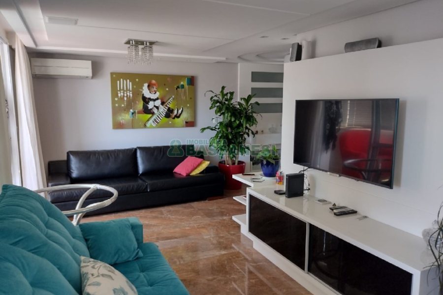 Apartamento com 186m², 3 dormitórios, 4 vagas, no bairro Pio X em Caxias do Sul para Comprar