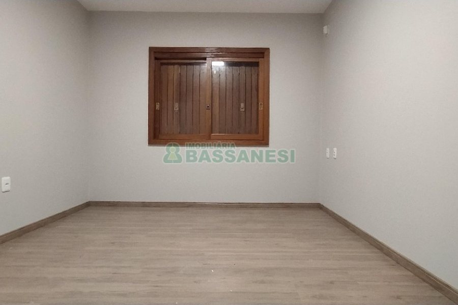 Casa com 185m², 3 dormitórios, 2 vagas, no bairro São Luiz em Caxias do Sul para Comprar
