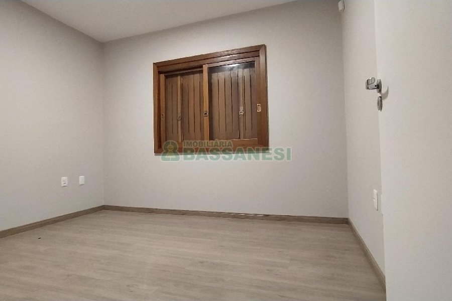 Casa com 185m², 3 dormitórios, 2 vagas, no bairro São Luiz em Caxias do Sul para Comprar