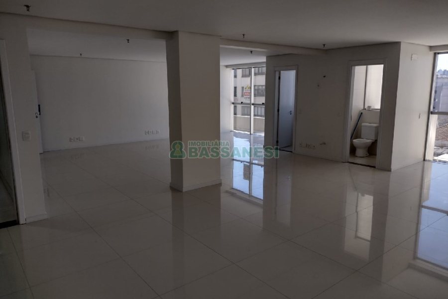 Sala com 86m², 1 vaga, no bairro Centro em Caxias do Sul para Comprar