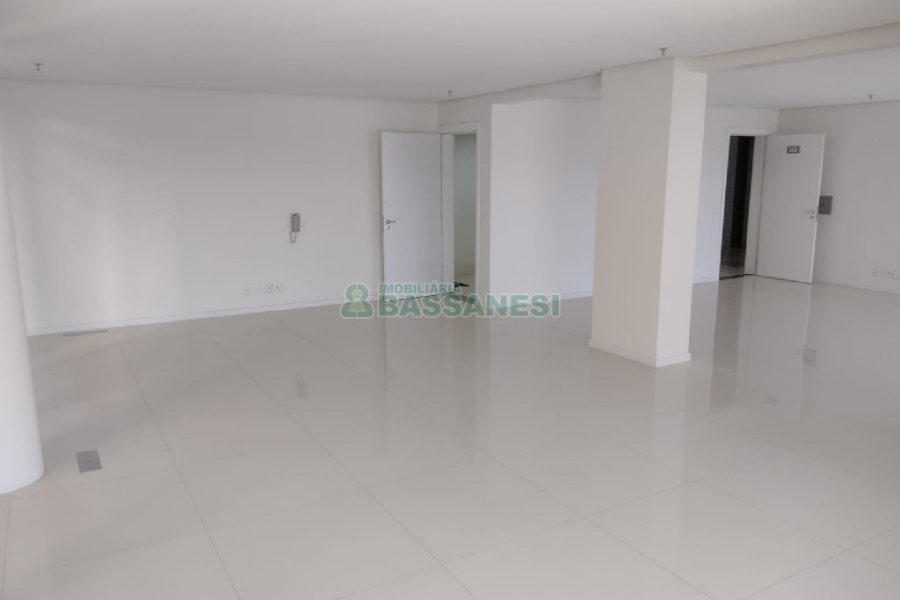 Sala com 86m², 1 vaga, no bairro Centro em Caxias do Sul para Comprar