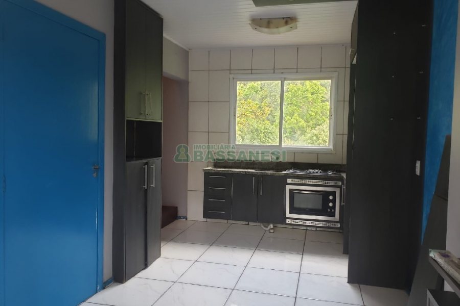 Sobrado com 180m², 2 dormitórios, 1 vaga, no bairro Charqueadas em Caxias do Sul para Comprar