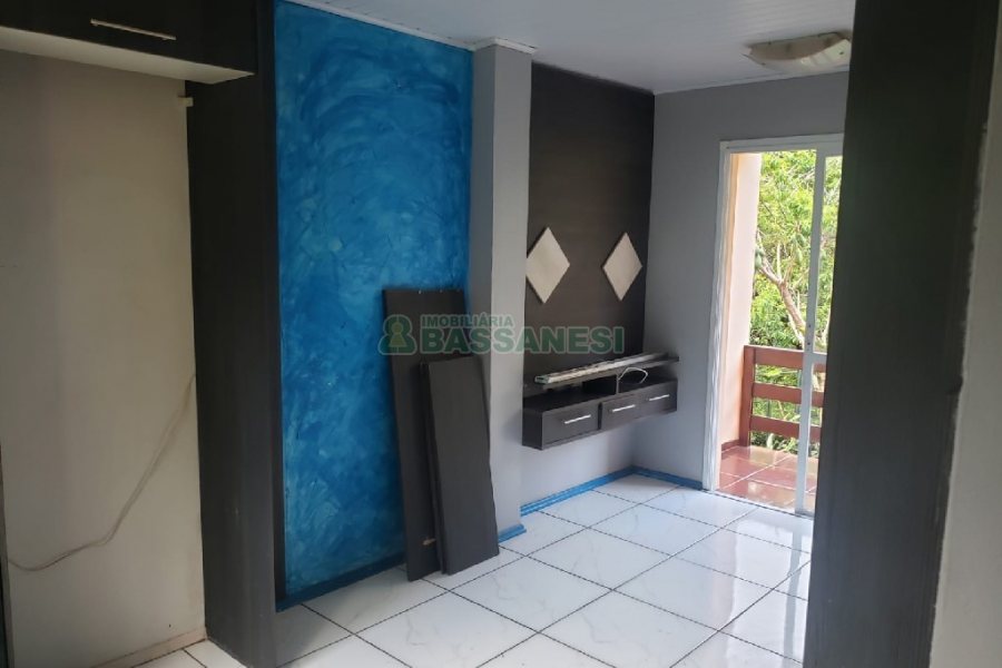 Sobrado com 180m², 2 dormitórios, 1 vaga, no bairro Charqueadas em Caxias do Sul para Comprar