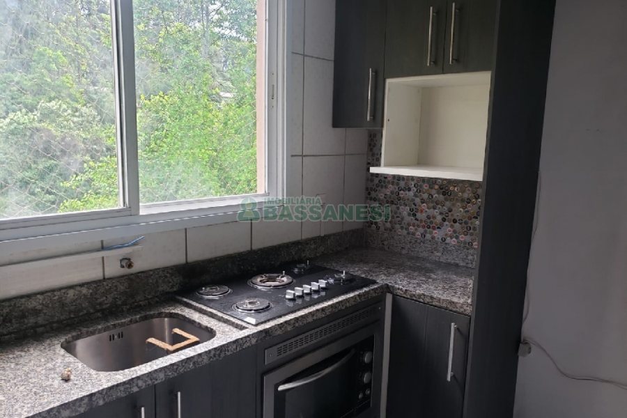 Sobrado com 180m², 2 dormitórios, 1 vaga, no bairro Charqueadas em Caxias do Sul para Comprar