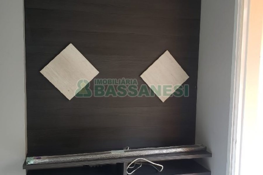 Sobrado com 180m², 2 dormitórios, 1 vaga, no bairro Charqueadas em Caxias do Sul para Comprar